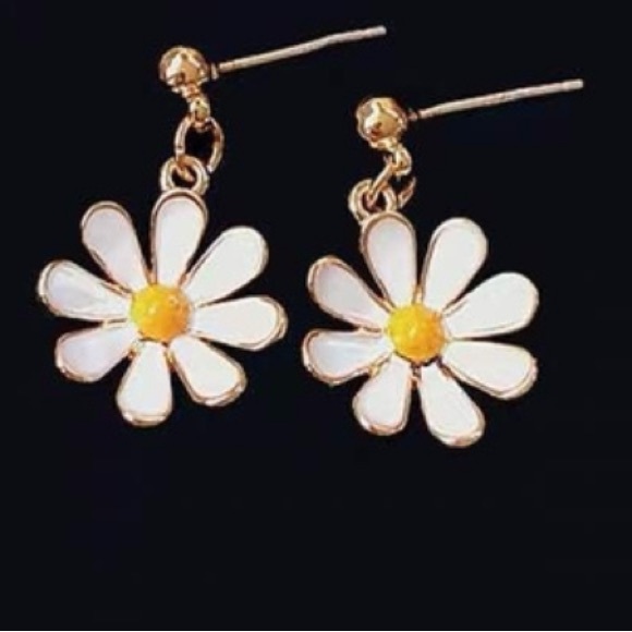 None Jewelry - Gold & White Spring Daisy Dangle Pierced Earrings Dainty NWT Pretty Girl Child